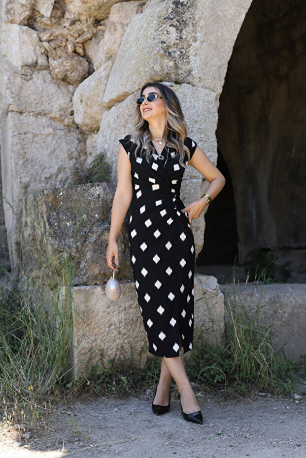 فستان أسود بنمط هندسي - بأزرار - 2