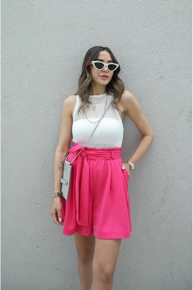 Fuchsiafarbene Shorts mit Gürtel - 4