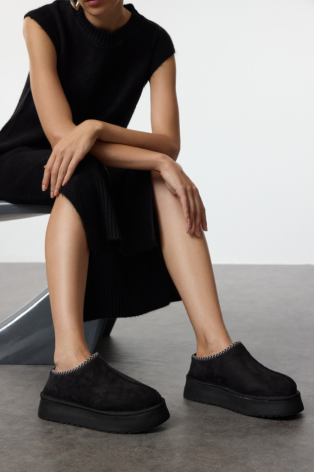 Czarne haftowane, szczegółowe, futrzane, grube podeszwy, damskie botki do kostki TAKAW25BO00028 - 1