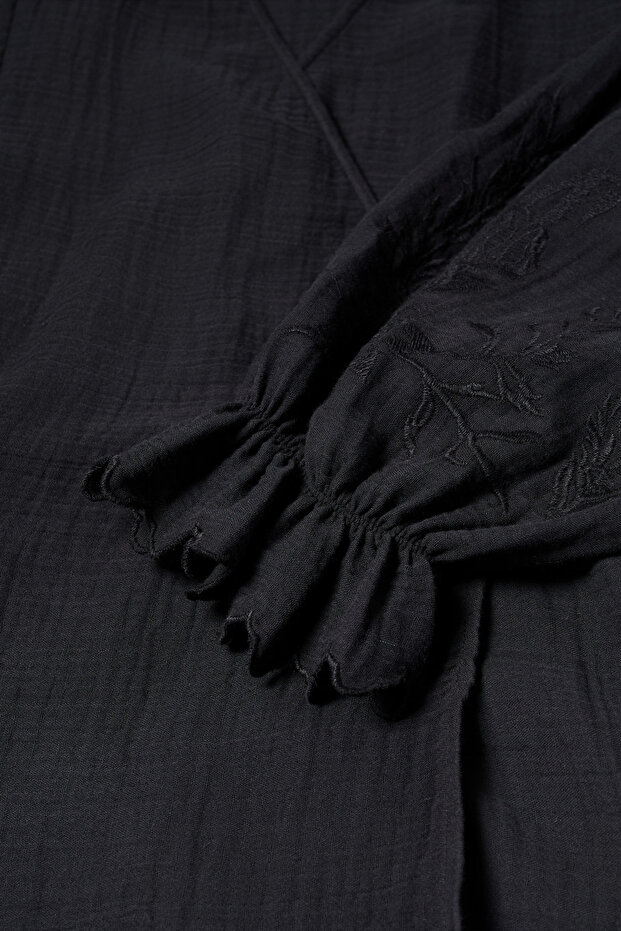 Gesticktes, strukturiertes Kleid - 7