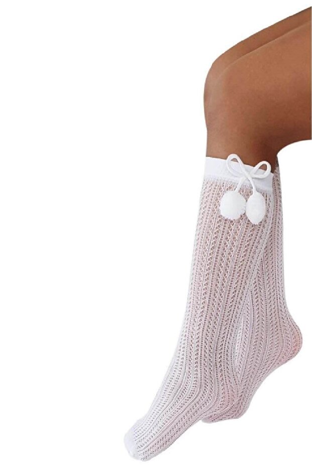 جوارب بيضاء للأطفال بطول الركبة من Fairy Pompom