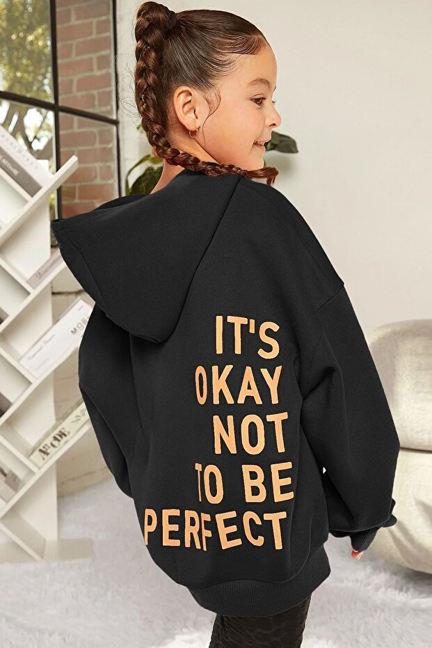 سويت شيرت مطبوع عليه "It's Okay" للأطفال