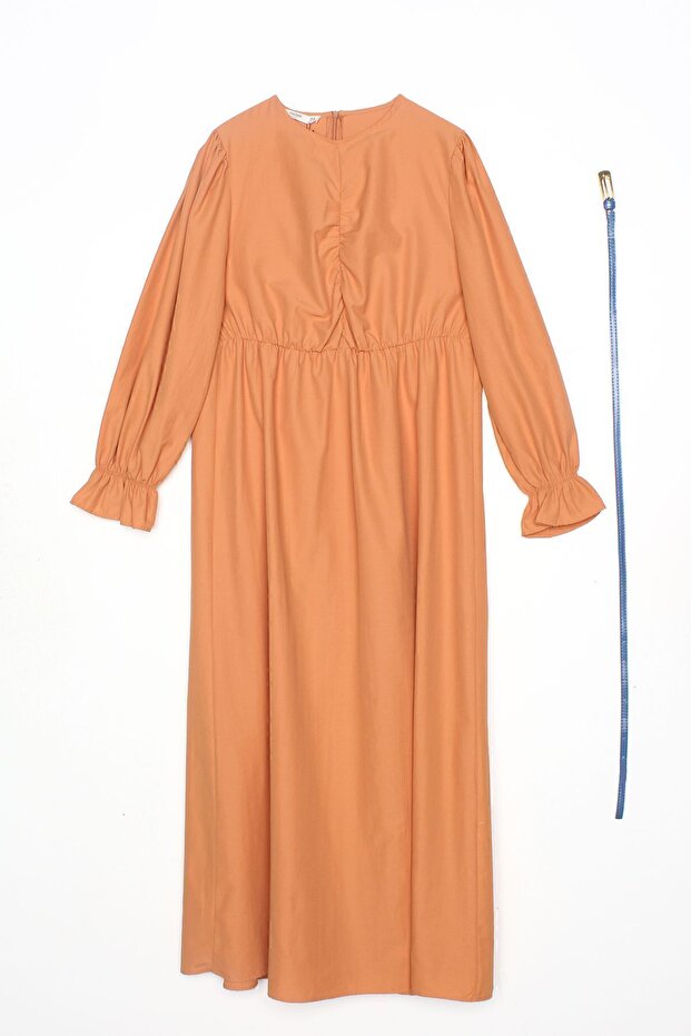 Oranžové šaty s páskem - 5