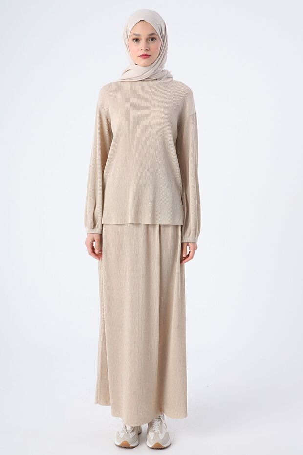 Detail halenky a sukně s kamenným plisovaným rozparkem - 2