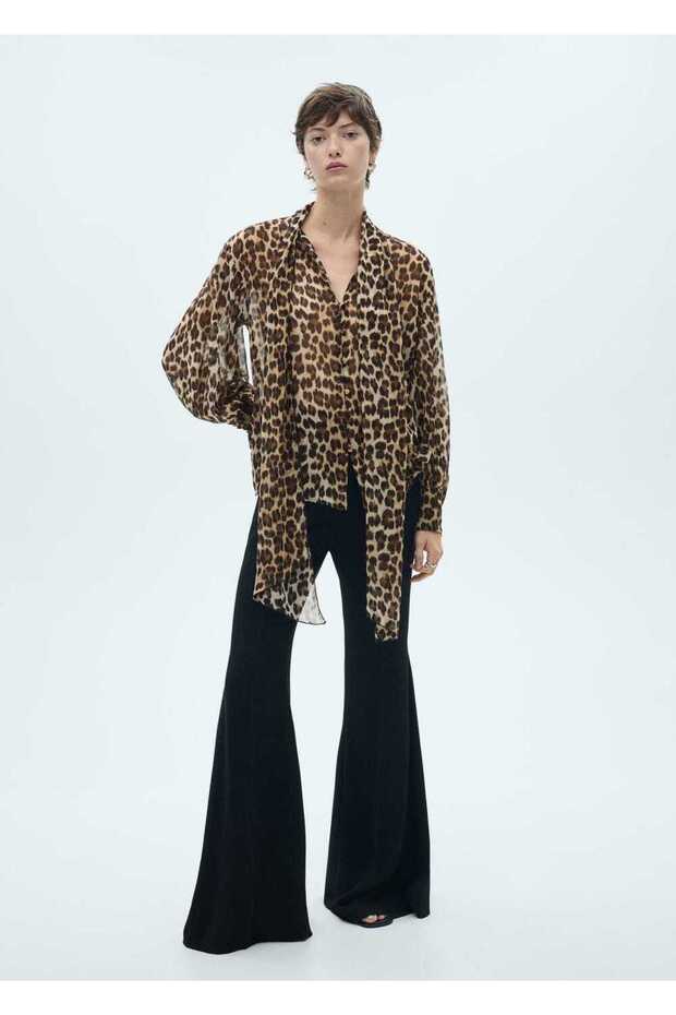 بلوزة منقوشة بنقشة الفهد مع تفاصيل ربطة عنق - 2