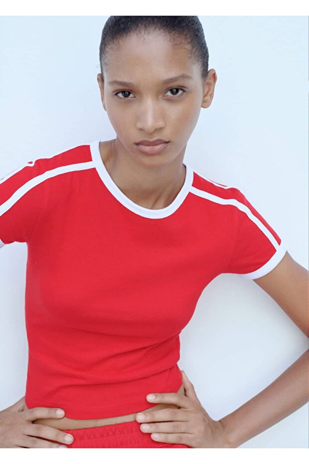 Kontrast detaylı triko tişört - 1