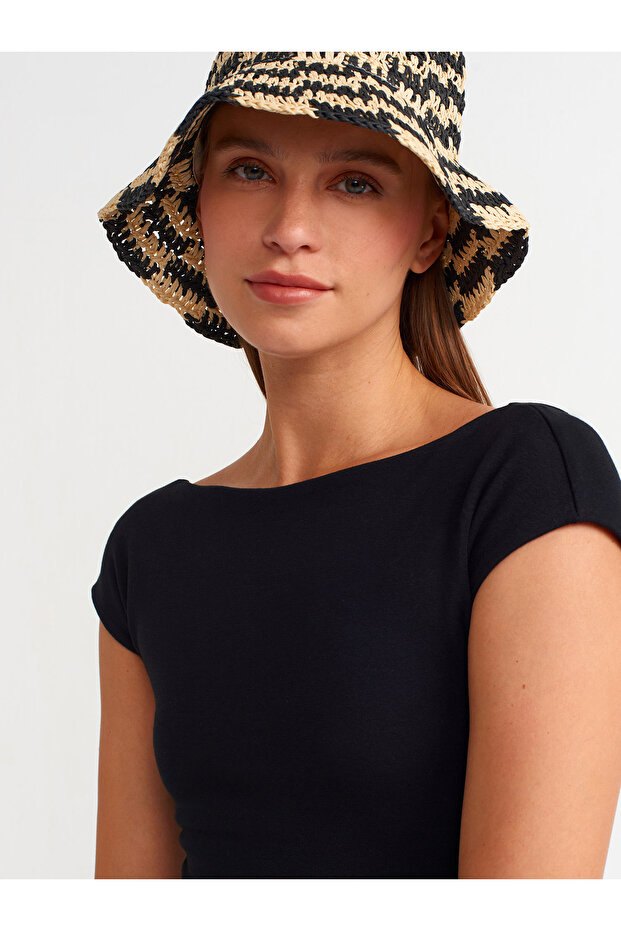 90054 فستان أسود قصير - فتحة خلفية - 4