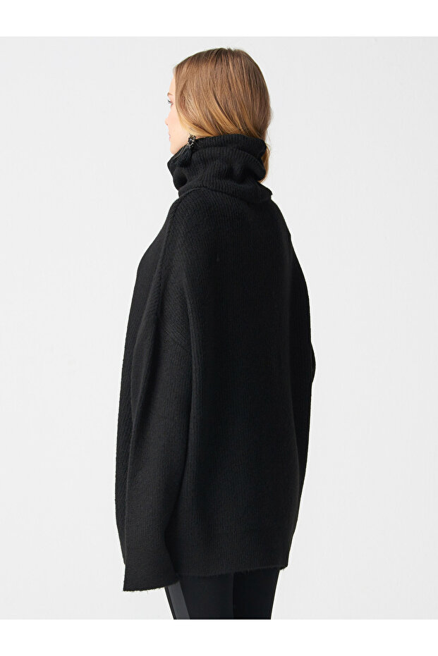 2268 Modell – Schwarzer, breiter Rollkragenpullover - 3