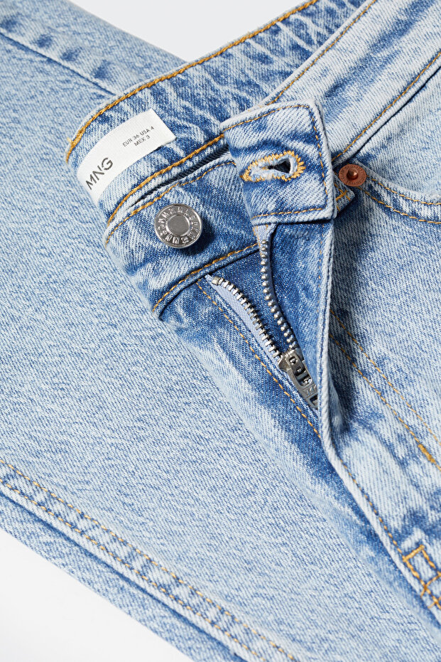 Medium-comfort straight jeans - 7