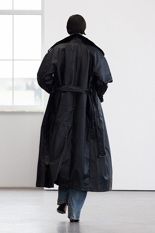 Siyah Kemerli Suni Deri Oversize Uzun Trençkot TWOAW25TR00003 - 4