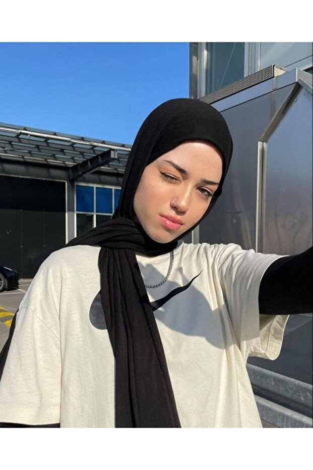 شال ممشط أسود نسائي