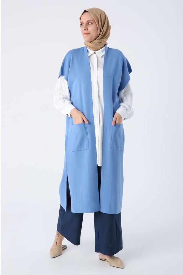 Long Knitwear Vest with Blue Pockets