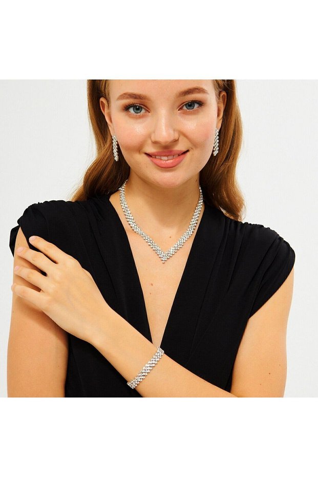 Cross string v model choker necklace and earrings