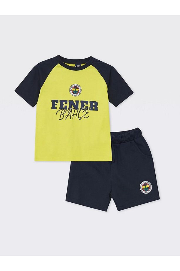 LCW baby Bisiklet Yaka Kısa Kollu Fenerbahçe Baskılı Erkek Bebek Tişört ve Şort 2'li Takım - 1