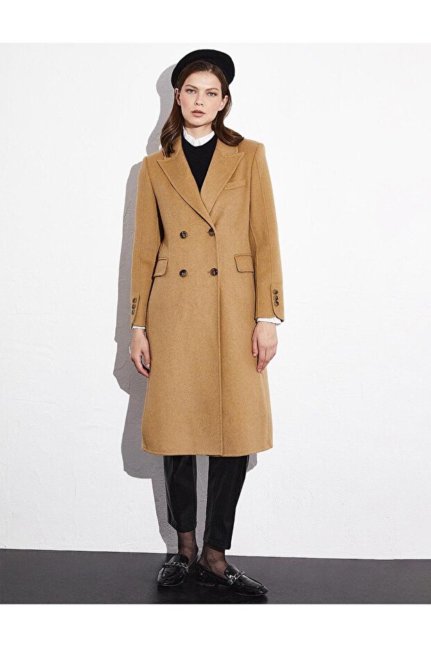 معطف من الصوف الفاخر بأزرار مزدوجة بلون الجمل - 8