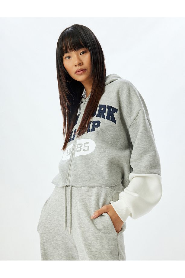 Şardonlu Crop Sweatshirt Kapüşonlu Fermuarlı Kolej Işlemeli Cep Detaylı - 1