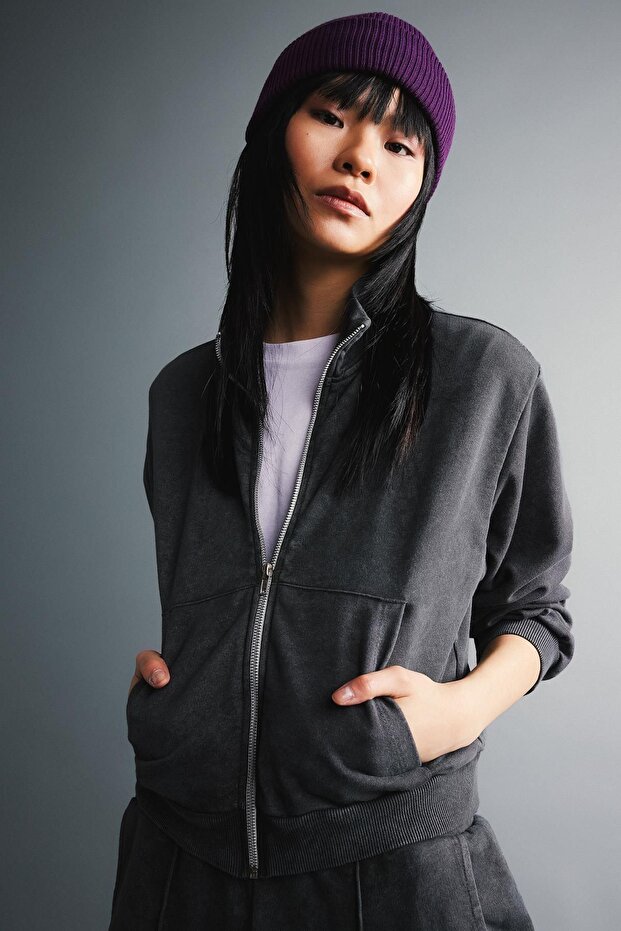 Thick Fabric and Pale Effect Coool Crop Sweatshirt - Zippered Basic Model B8194Ax23Wn
