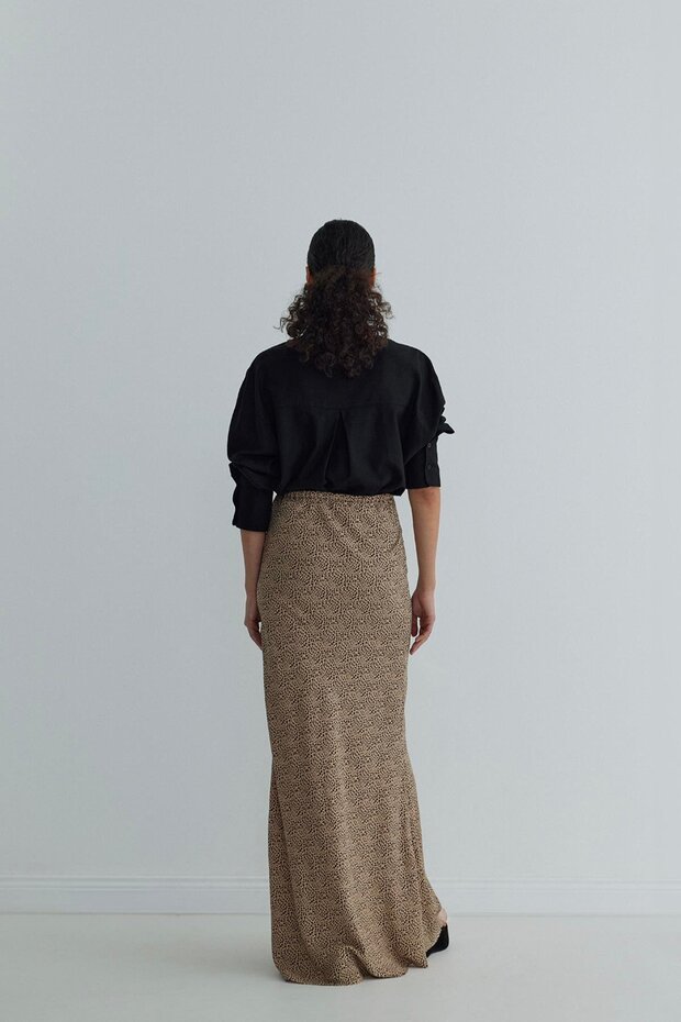 قميص أسود أساسي بجيب - 7