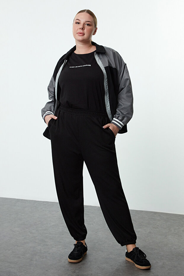 Siyah Loose Jogger Dökümlü Yumuşak Tuşeli Örme Büyük Beden Eşofman Altı TBBAW25AJ00003 - 4