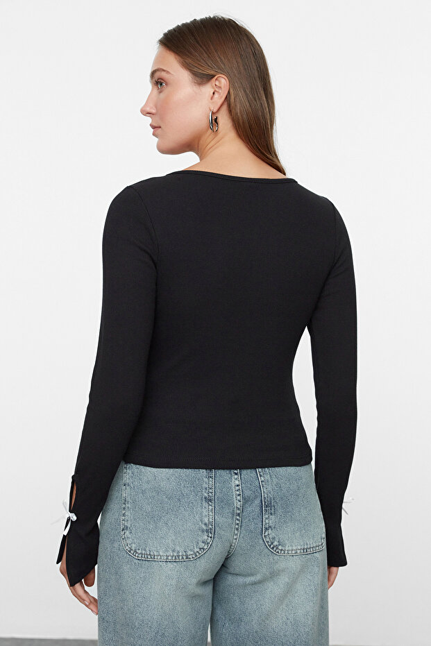 Siyah Fiyonk ve Cut Out Detaylı Bisiklet Yaka Slim/Vücuda Oturan Örme Bluz TWOAW25BZ00177 - 6