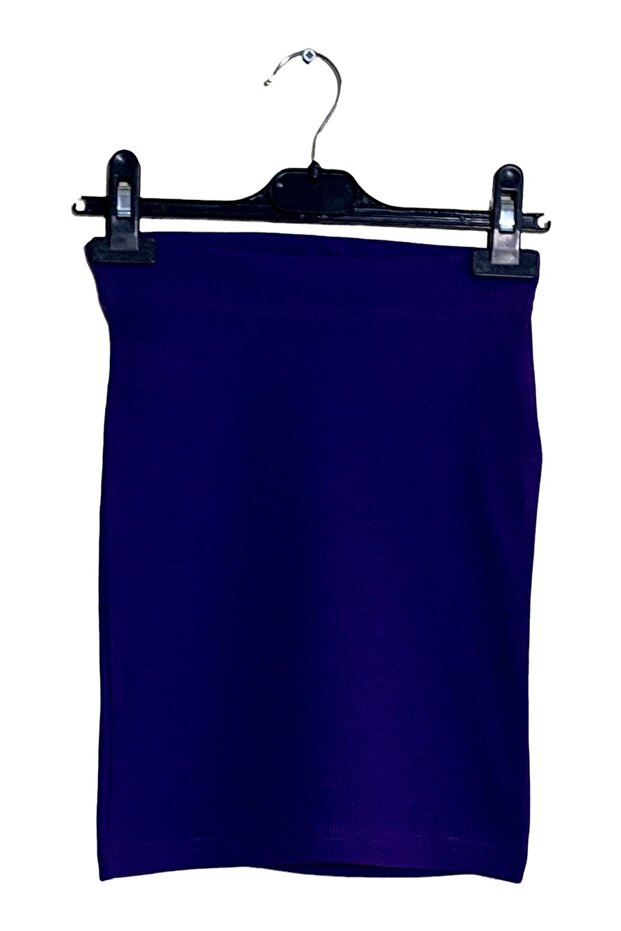 Devojčica u kratkoj suknji - 1