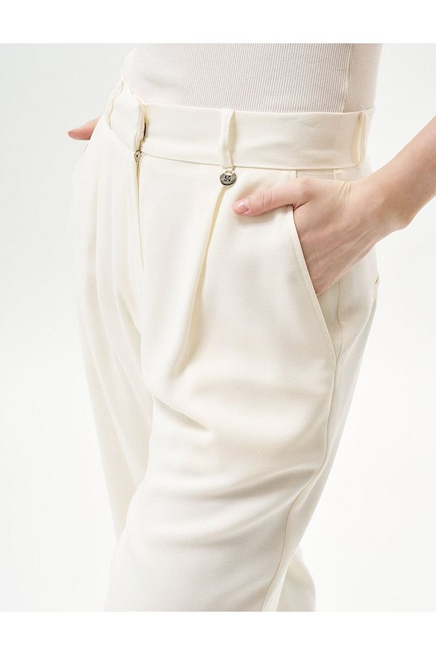 Pileli Cep Detaylı Basic Pantolon Ekru - 8