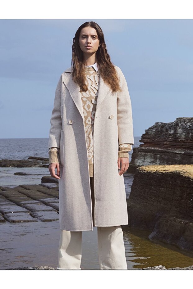 Premium Wool Coat with Deep Pockets - 1