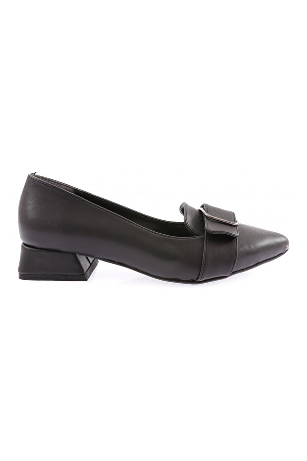 01 Women's Pointed Toe Belt Detailed Ballerinas