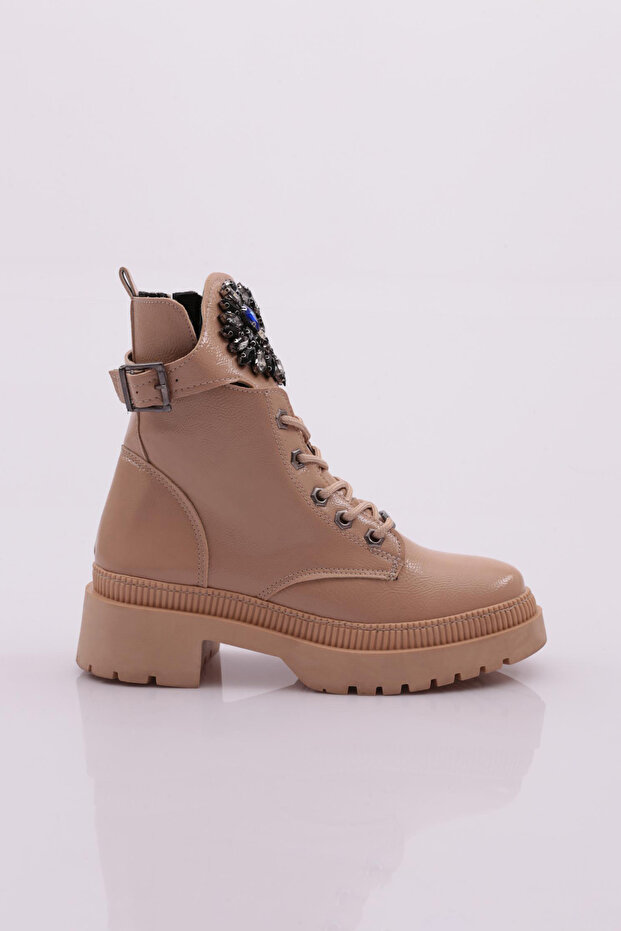 K9035 Women's Crystal Stone Brooch Boots Nude Crinkled Patent Leather