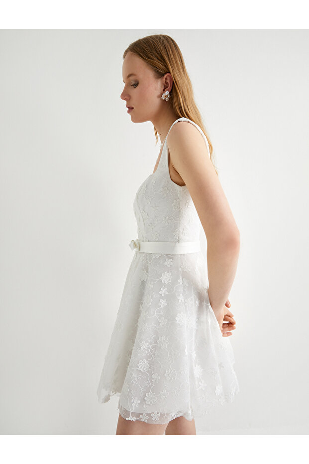 Mini Wedding Dress Bridal Lace Puffy Skirt Backless with Bow Detail