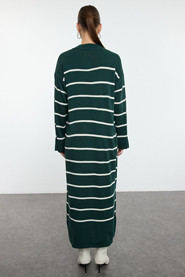 Ciemnozielona sukienka w paski z dzianiny z rozcięciem - Tctaw24eb00018 - 4