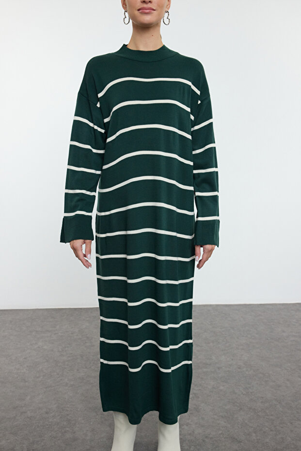 Ciemnozielona sukienka w paski z dzianiny z rozcięciem - Tctaw24eb00018 - 5