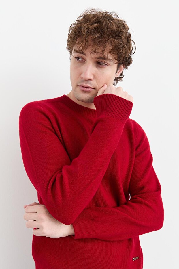 سترة صوفية أساسية برقبة دائرية للرجال باللون الأحمر - 1