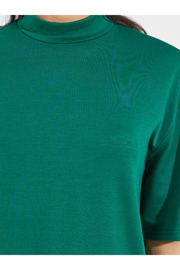 تي شيرت سادة برقبة عالية وشكل مربع - 3