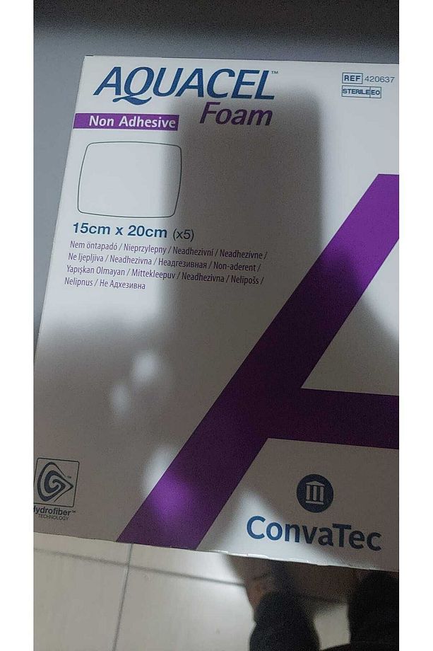 AQUACEL Foam Kendinden Yapışkanlı Hydrofiber Örtü 10x10cm - 8