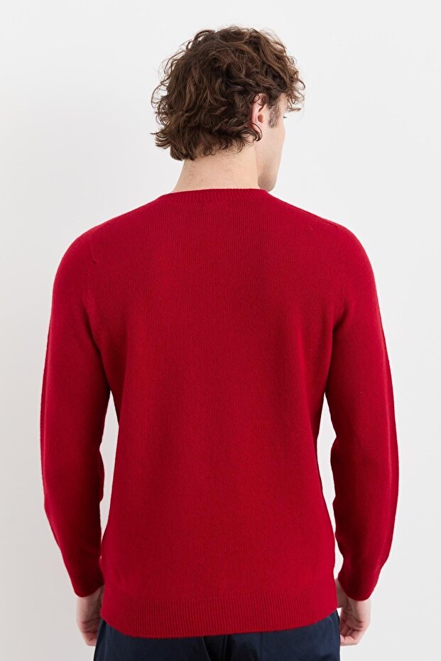 سترة صوفية أساسية برقبة دائرية للرجال باللون الأحمر - 4