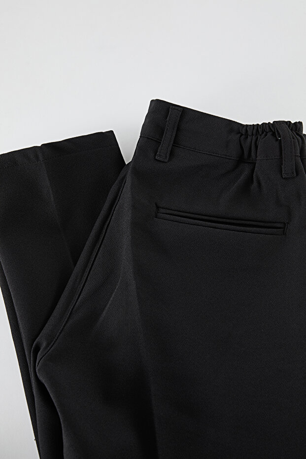 Siyah Slim Fit Beli Bağlama Detaylı Lastikli Kumaş Dokuma Pantolon TMNAW25PL00027 - 9