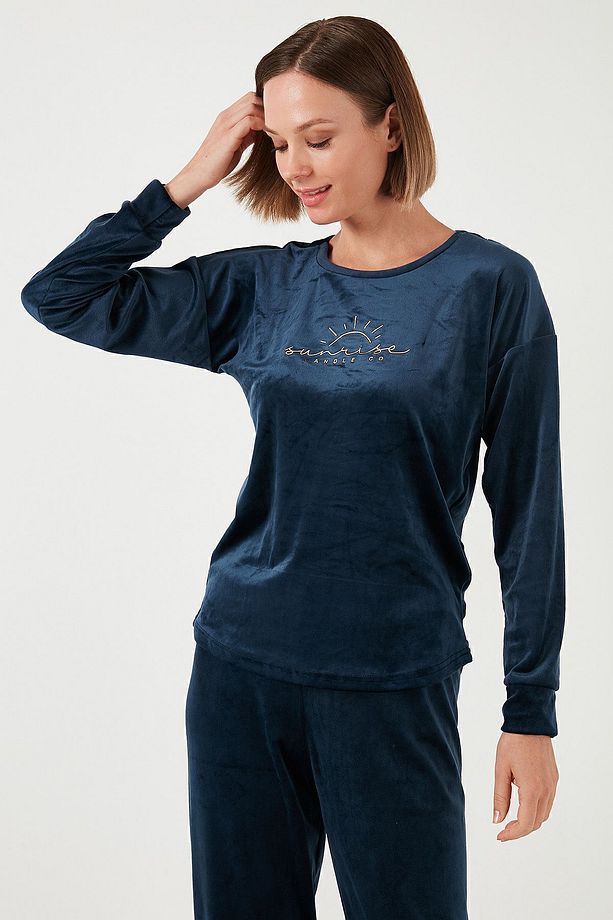 Standart Fit Bisiklet Yaka Yumuşak Kadife Pijama Takımı  PİJAMA TAKIMI 6094201 - 4