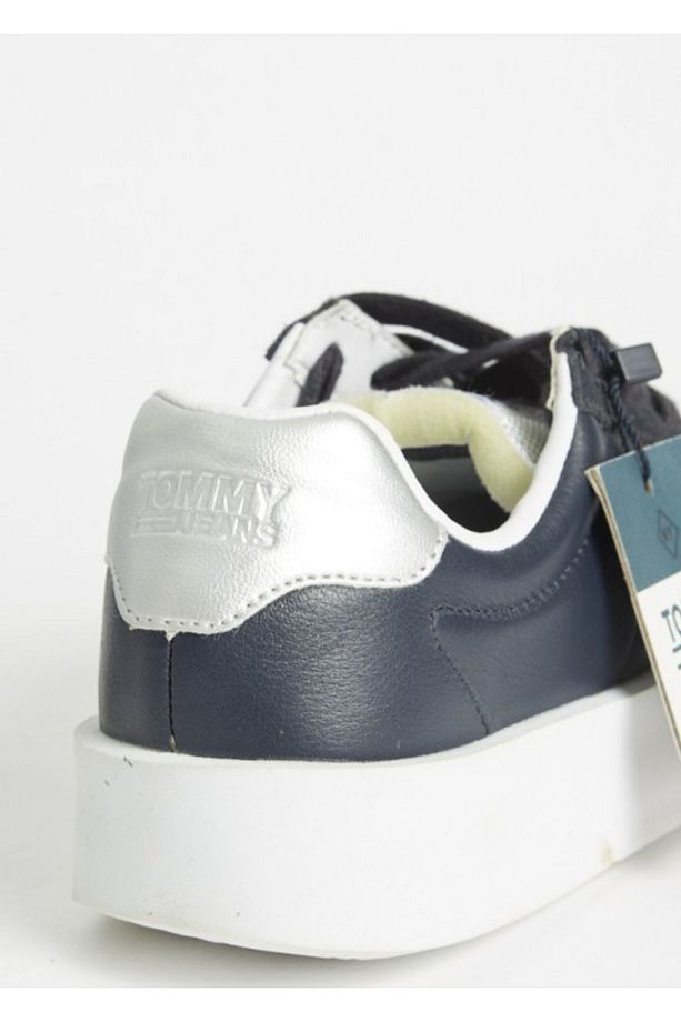 Tommy Hilgfiger - 3
