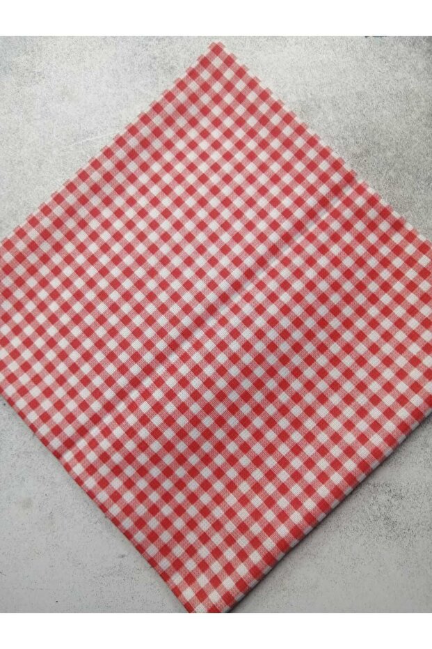 Kırmızı Masa Örtüsü