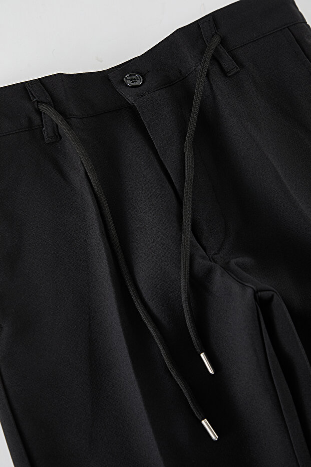 Siyah Slim Fit Beli Bağlama Detaylı Lastikli Kumaş Dokuma Pantolon TMNAW25PL00027 - 8