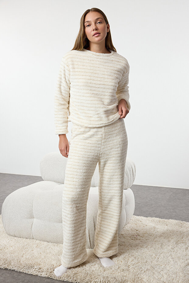 Ekru Çizgili Lurex İplik Detaylı Wellsoft Kışlık Örme Pijama Takımı THMAW25PT00070 - 3