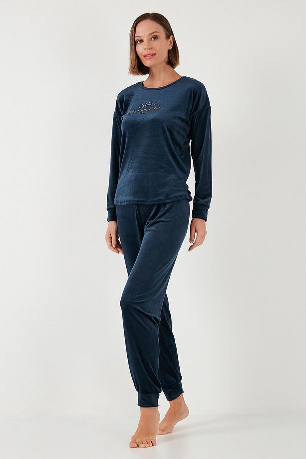 Standart Fit Bisiklet Yaka Yumuşak Kadife Pijama Takımı  PİJAMA TAKIMI 6094201 - 3