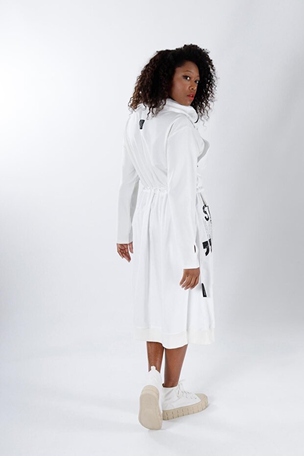 سترة بيضاء بتصميم خيطين - 2