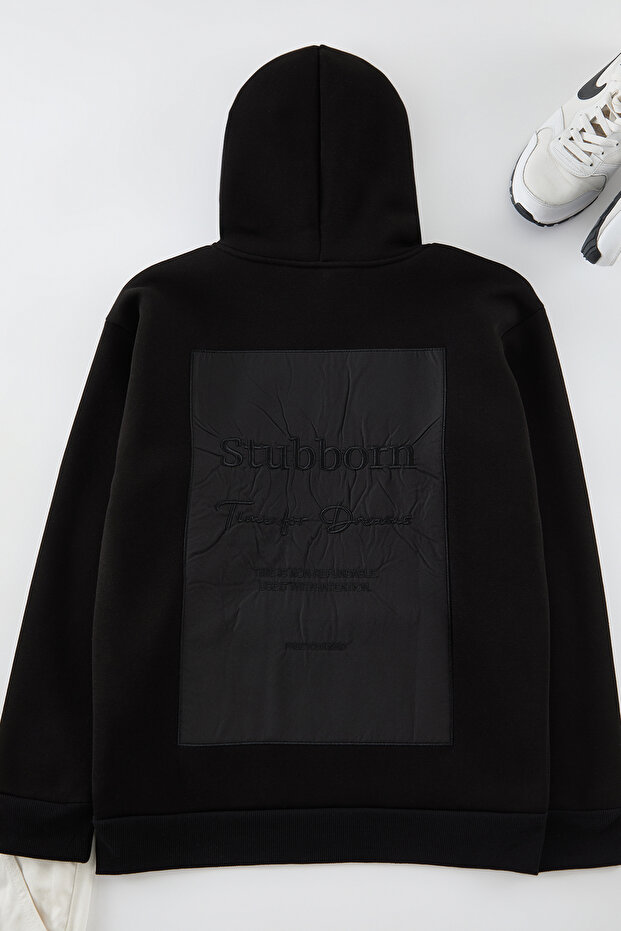 Siyah Oversize/Geniş Kesim Nakışlı İçi Polar Kapüşonlu Sweatshirt TMNAW24SW00186 - 6