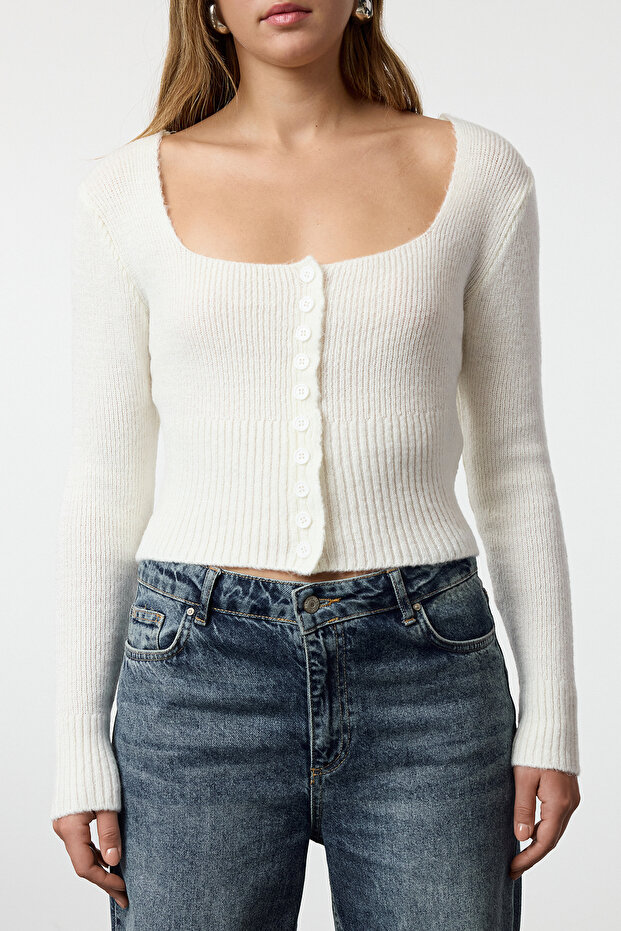 Ekru Crop Kare Yaka Triko Yumuşak Dokulu Fitted/Vücudu Saran Hırka TWOAW25HI00178 - 4