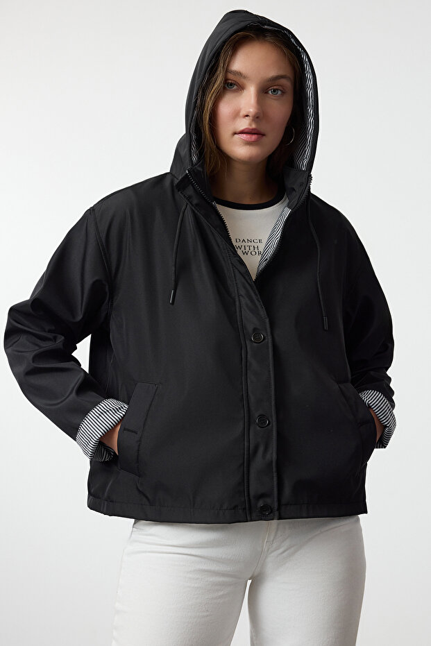 Oversize'owy płaszcz przeciwdeszczowy w paski z podszewką - TWOAW25YR00003 - 7