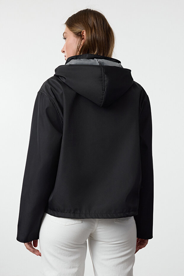 Oversize'owy płaszcz przeciwdeszczowy w paski z podszewką - TWOAW25YR00003 - 10