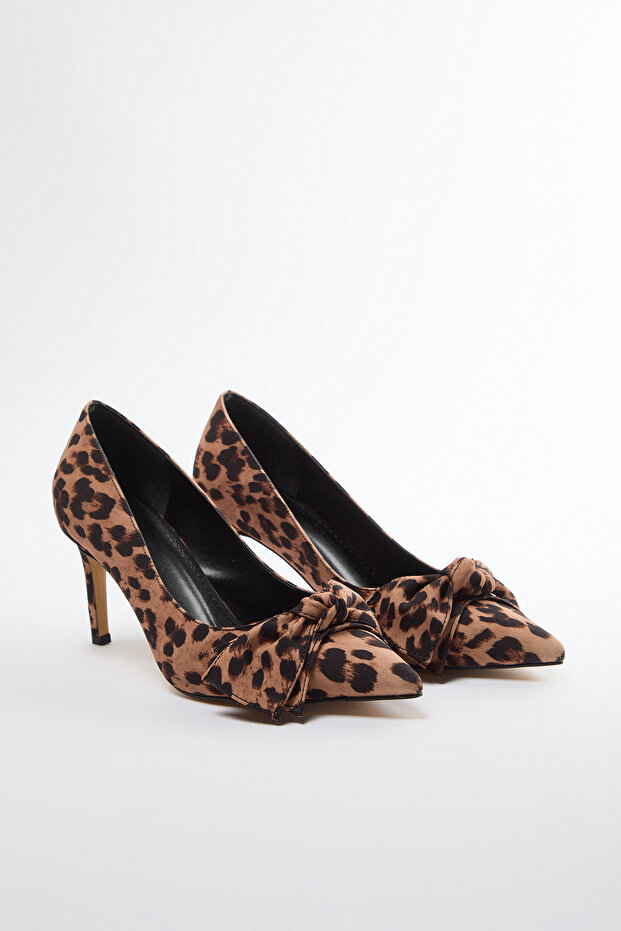 Czółenka damskie klasyczne na cienkim obcasie typu stiletto, brązowe, z motywem leoparda, model TAKAW25TO00028 - 1