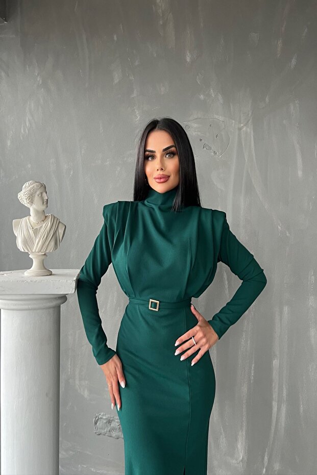 فستان سهرة بتصميم خاص مع حزام الياقة المدورة